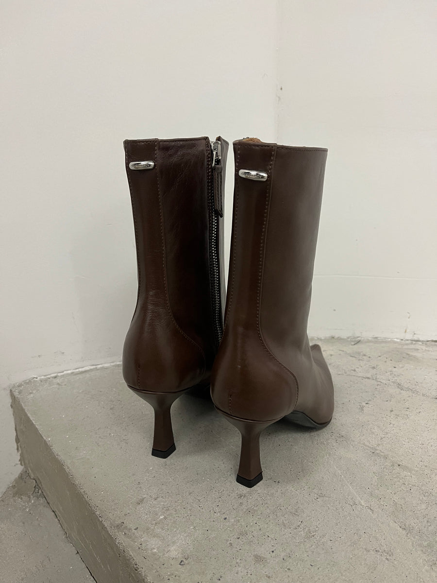 OUR LEGACY SLIM BOOT BROWN アワーレガシー 公式通販