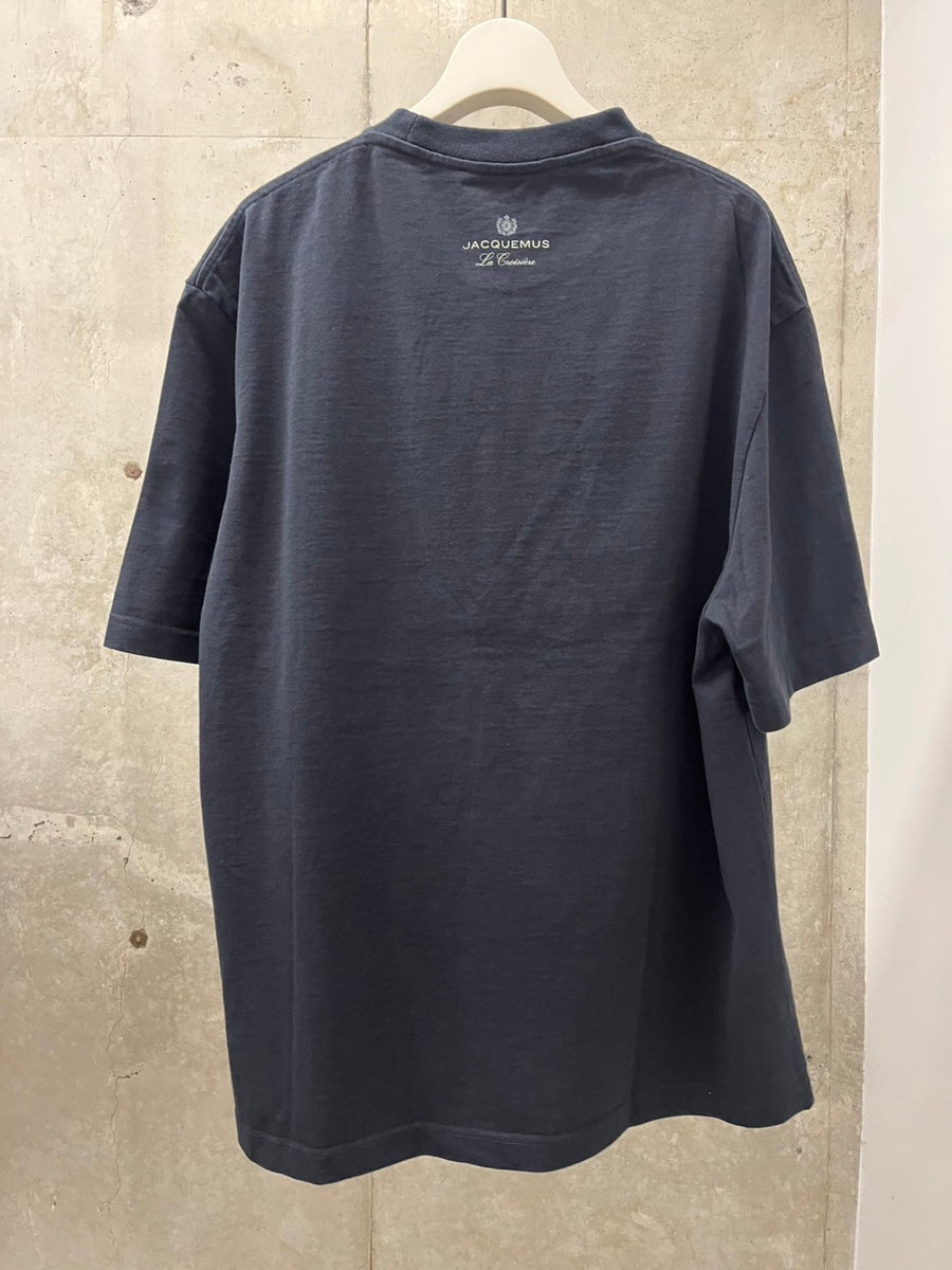 VIP【関税送料無料】希少 Jacquemus Marino T-shirt JACQUEMUS LE TSHIRT MARINO NAVY JACQUEMUS(ジャックムス) 公式