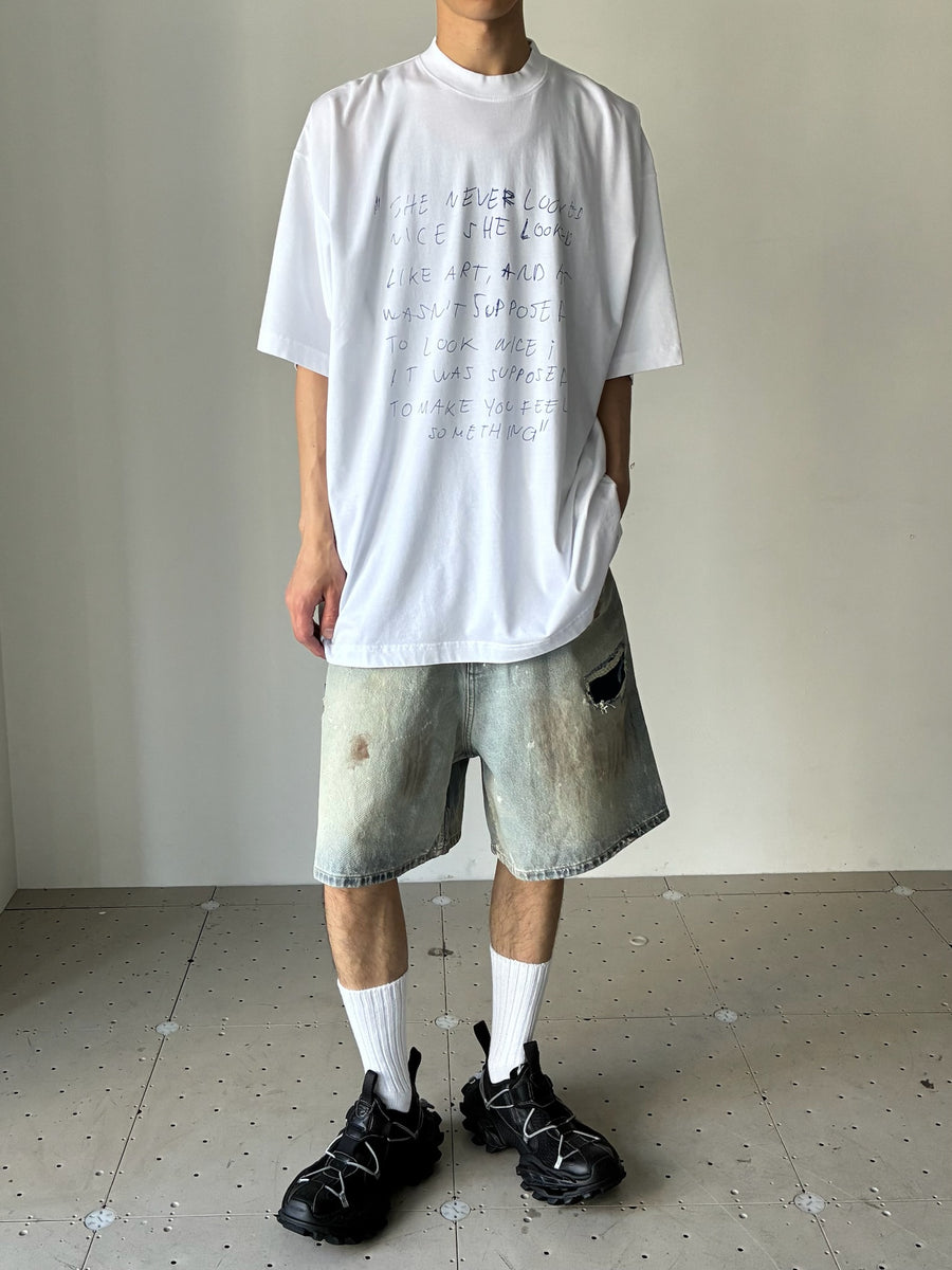 【VETEMENTS】She Never Looked Nice オーバーサイズ Tシャツ White 'She Never Looked Nice' Oversized T-shirt by VETEMENTS