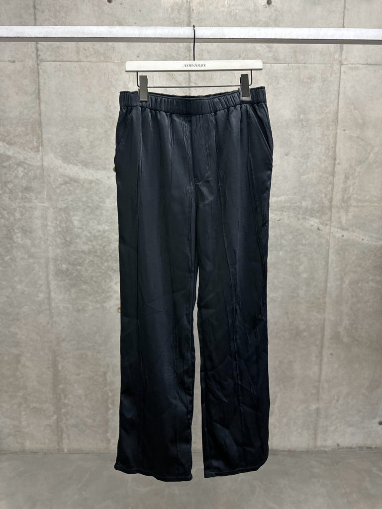 【326CPA658PL0280】CRINKLED SATIN LARGE PANTS BLACK
