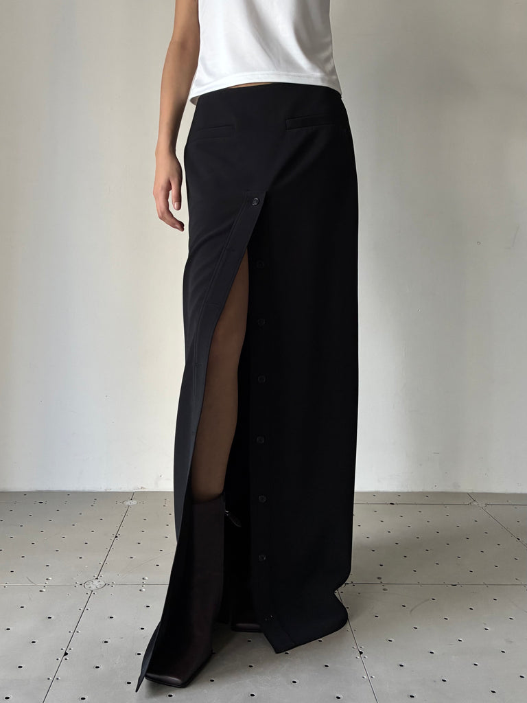 HERITAGE SLIT CREPE LONG SKIRT BLACK