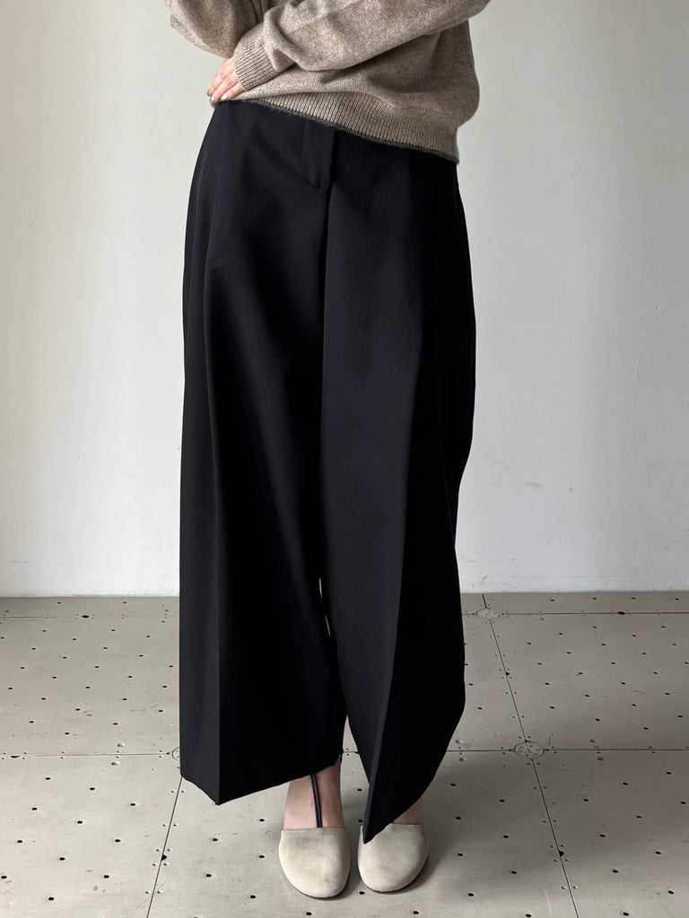 【26HPAW00677AW00637】LE PANTALON MIAMI BLACK