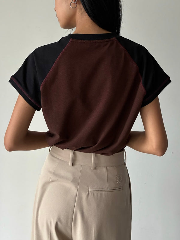 SMALL FIT T-SHIRT BROWN