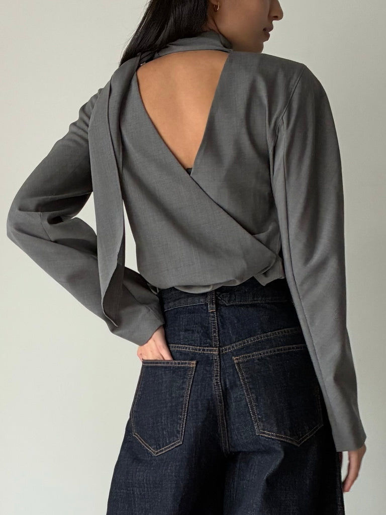 LA BLOUSE CHALE GREY