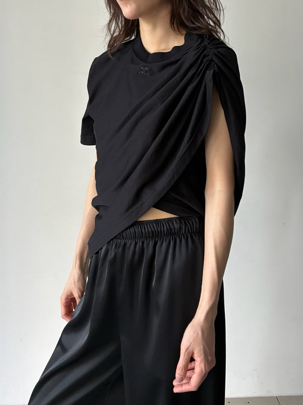 【226JTS241JS0290】ASYMMETRICAL TWIST T-SHIRT BLACK