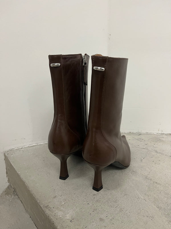 SLIM BOOT BROWN