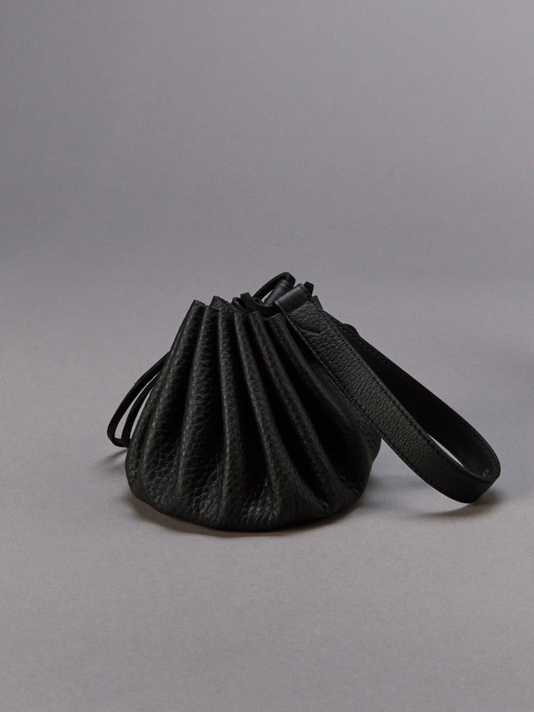 【M26H9OJ015】WHIP POUCH BLACK