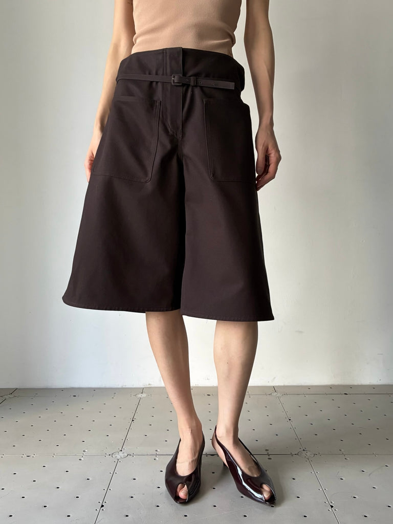 【226CSH081CO0134】COTTON CANVAS BACK PANEL BERMUDA SHORTS BROWN