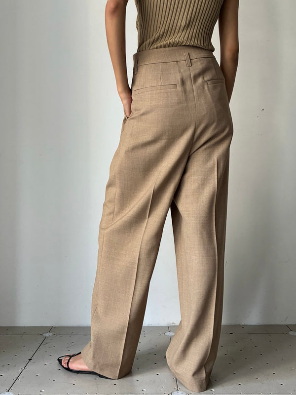 WOOL BREND TUCK TROUSERS BEIGE