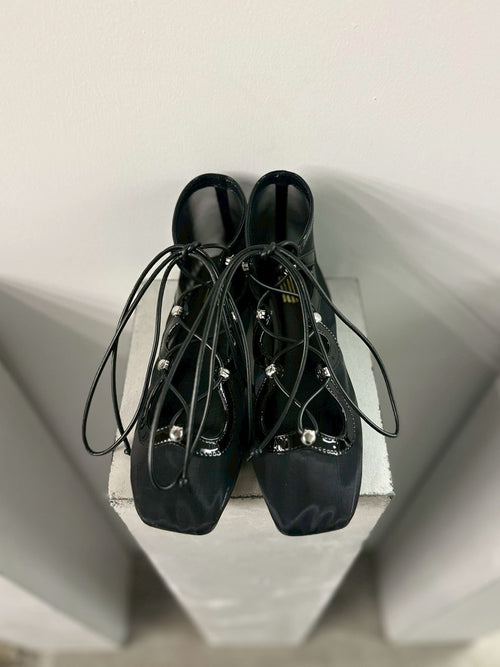 SHEER LACE-UP PUMPS BLACK