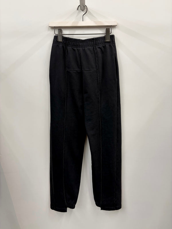 【WH27SP224G】 ATHLETIC LOGO CUT-UP FITTED SWEATPANTS BLACK