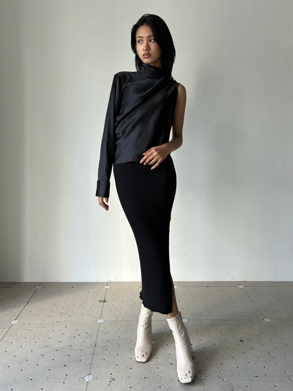 OFF-SHOULDER SATIN TOP BLACK