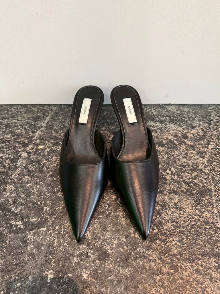 【254-WAS0283-LE0104-001】Sharp Nappa Mules BLACK
