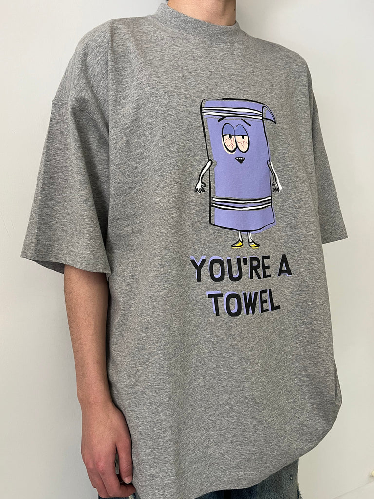 I'M A TOWEL OVERSIZED T-SHIRT GREY