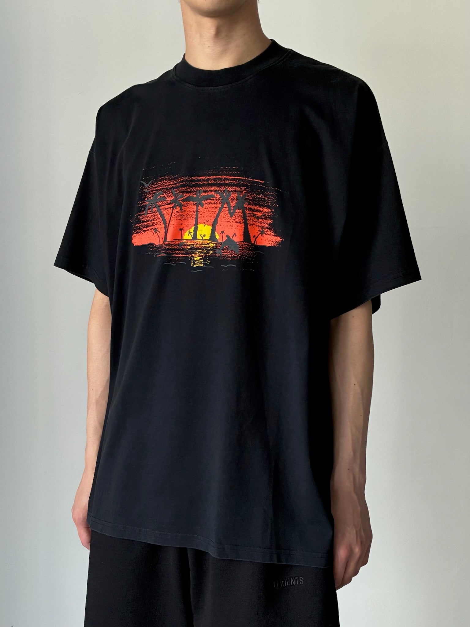 【VETEMENTS】ブラック Palmtree レギュラー Tシャツ VETEMENTS PALMTREE REGULAR T-SHIRT BLACK ヴェトモン 公式通販