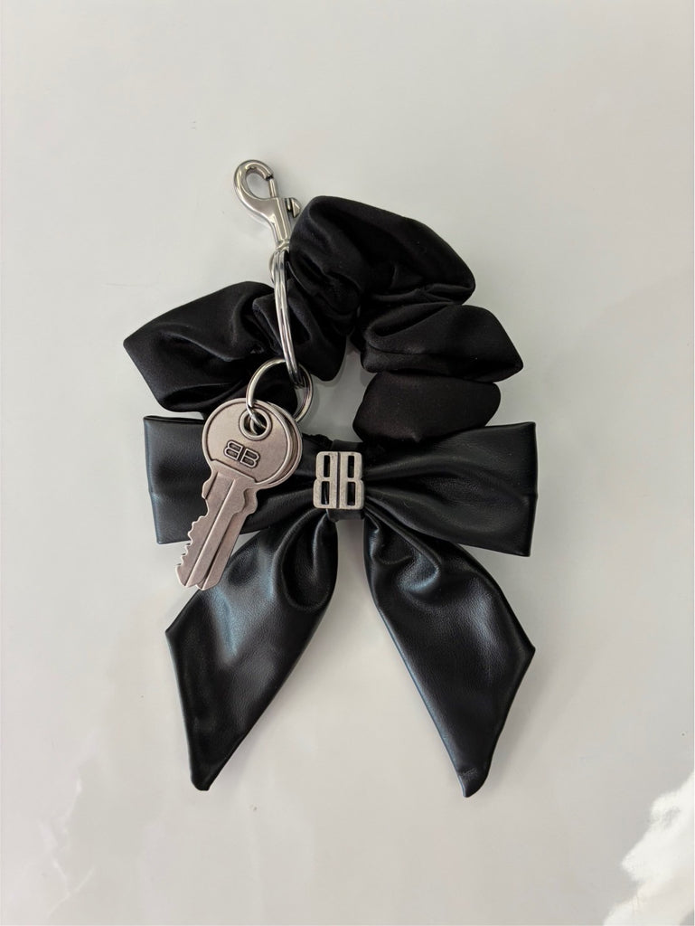 SCRUNCHIE KEYRING BLACK