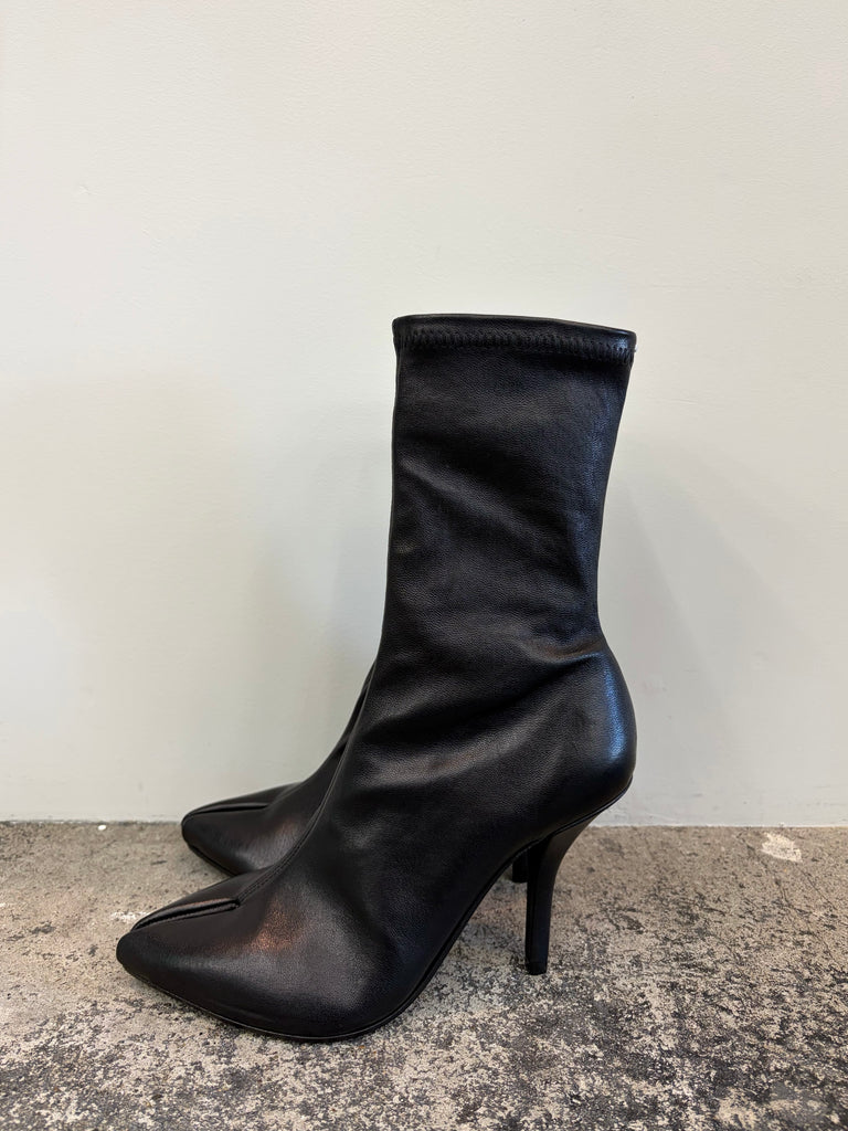 【S39WU0232P7866T8013】TABI CLAW ANKLE BOOTS H100 BLACK