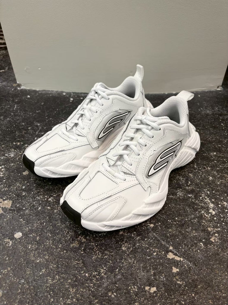 【825417-WDTSC】MONDAY WHITE