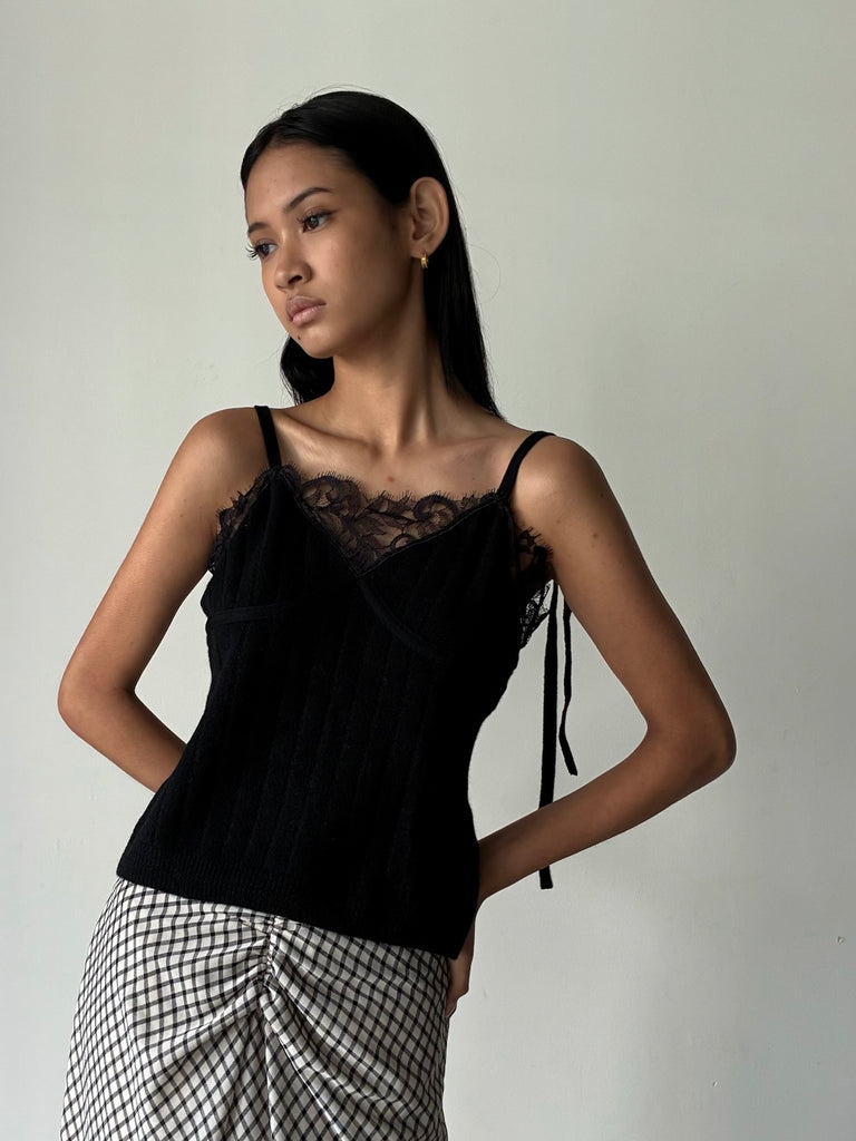 【FTC264-0701】HAIRY LACE PANELED RIB-BACK CAMISOLE BLACK