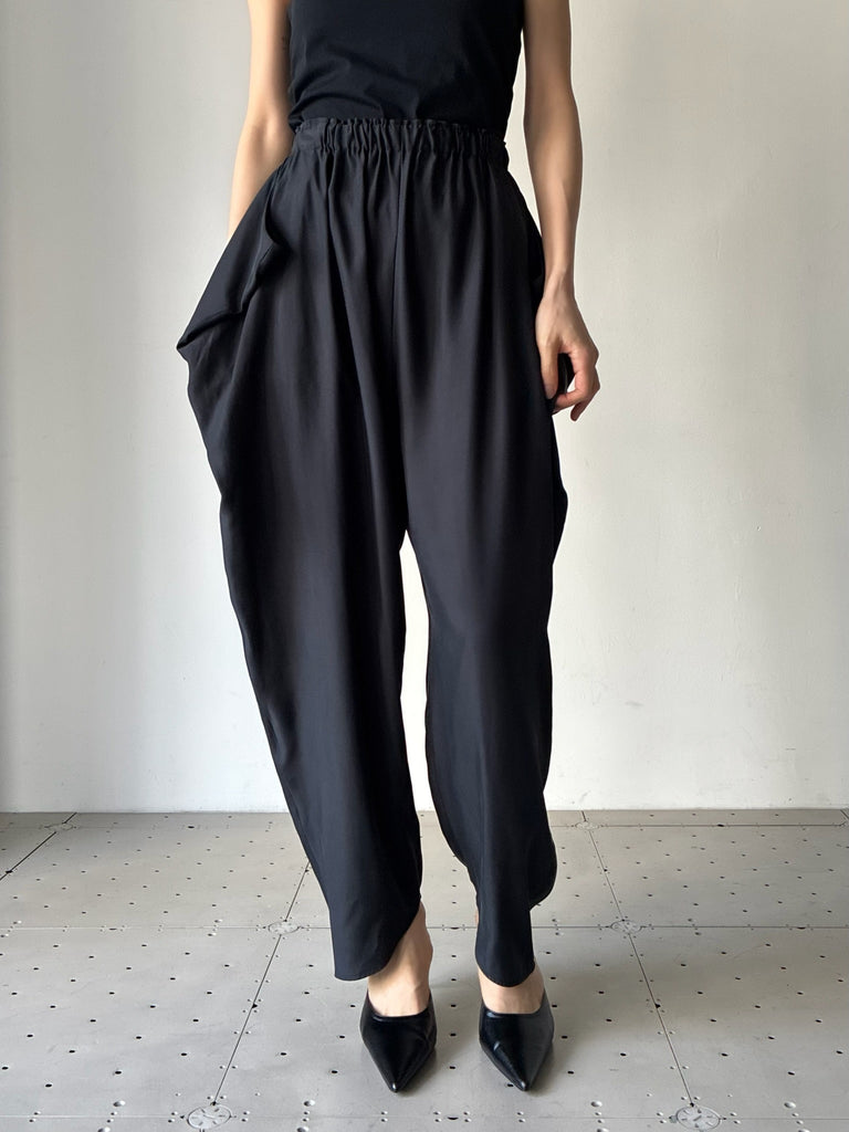 【034-026-WP016】CHAMBRAY DRAPE PANT BLACK