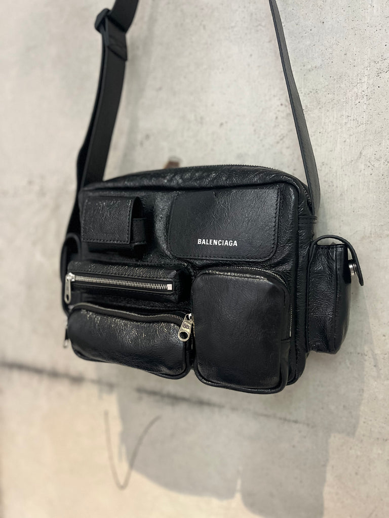 【完売必至】バレンシアガ■Superbusy カメラバッグ ホワイト の ウィメンズ Superbusy ラージ スリングバッグ