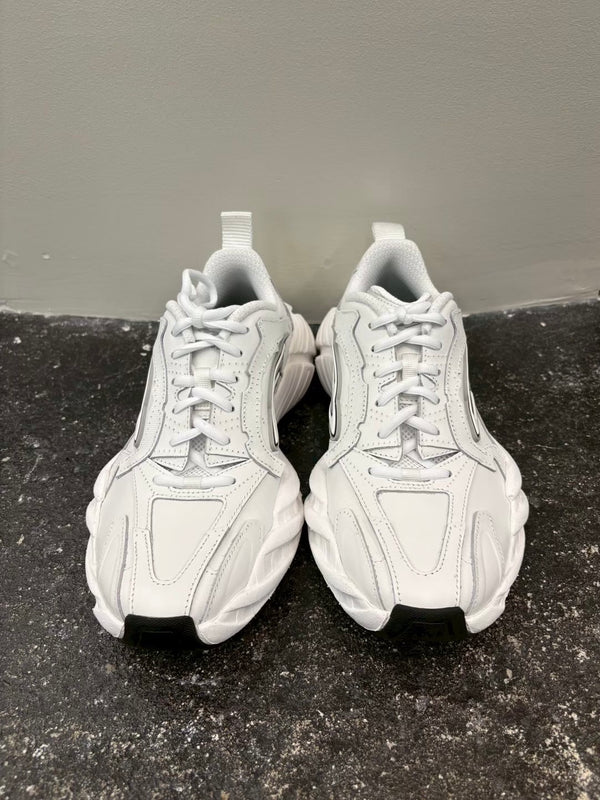 【825417-WDTSC】MONDAY WHITE
