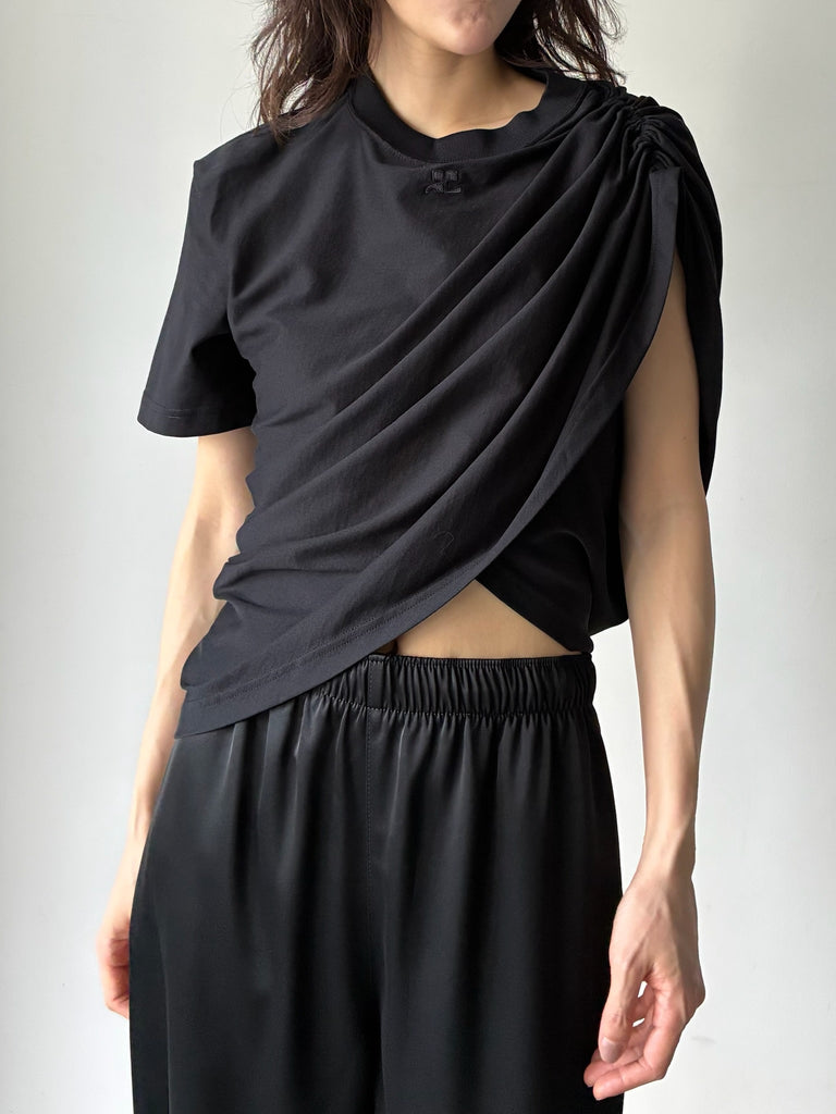 【226JTS241JS0290】ASYMMETRICAL TWIST T-SHIRT BLACK