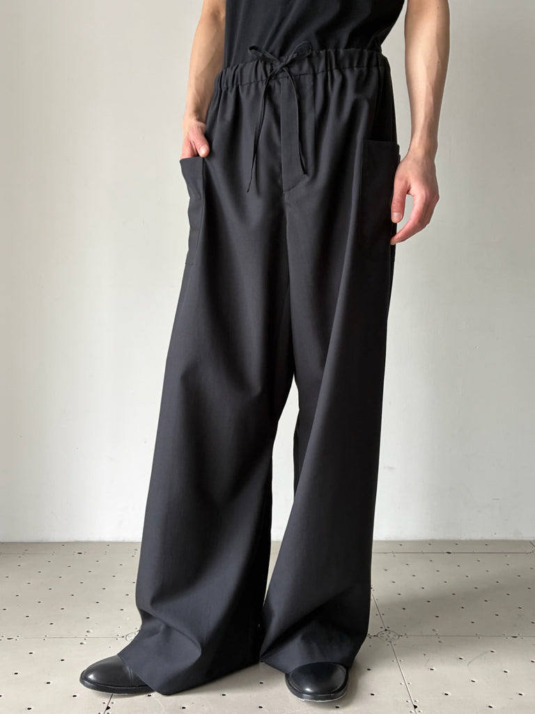 【SS26-0021-999】 WIDE-LEGGED ELASTICATED TROUSERS BLACK