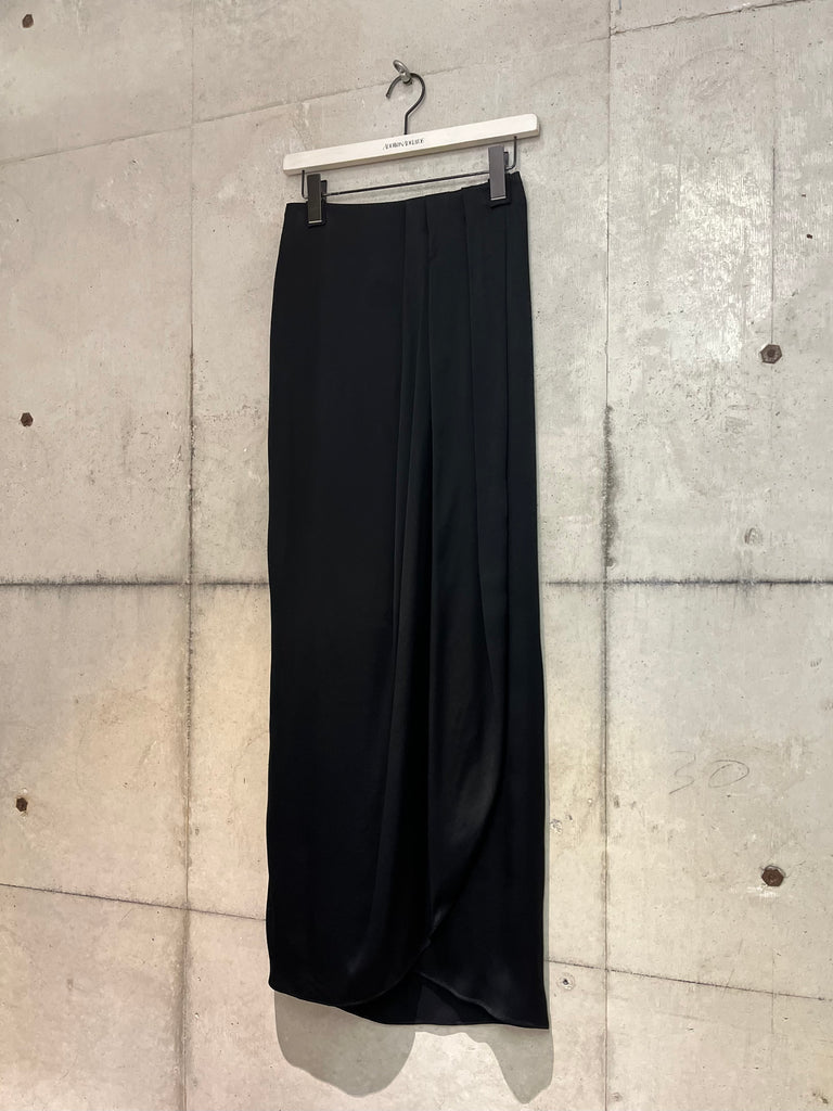 【S51MI0014M36047900】DRAPED SATIN MIDI SKIRT BLACK