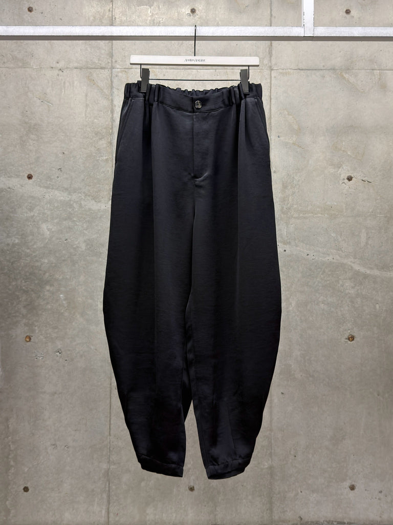 【JOE FW26-0142-999】Waistband pleats trousers + zipper BLACK