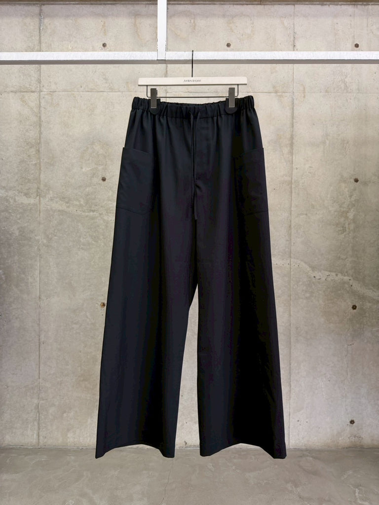 【SS26-0021-999】 WIDE-LEGGED ELASTICATED TROUSERS BLACK