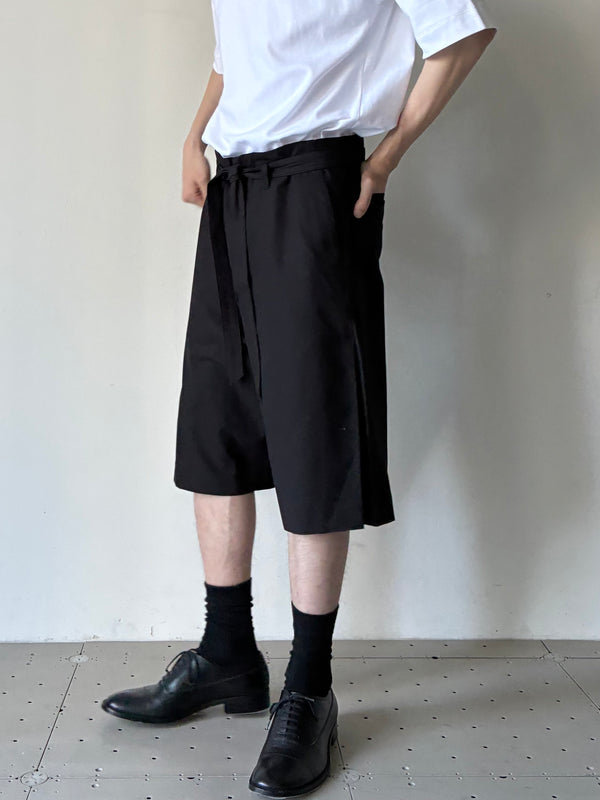EVERETT PLEATED SHORTS IN COTTON POPLIN BLACK