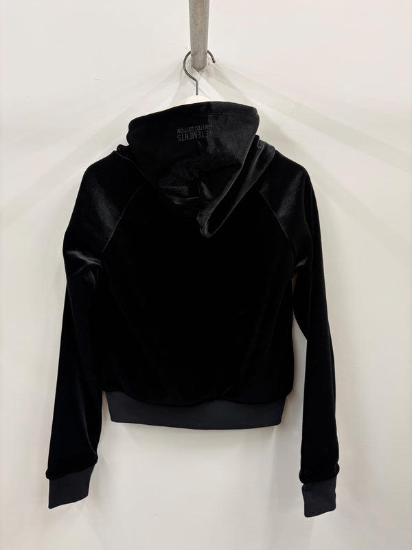 【WH27ZU118B】VELVET FITTED ZIP-UP HOODIE BLACK