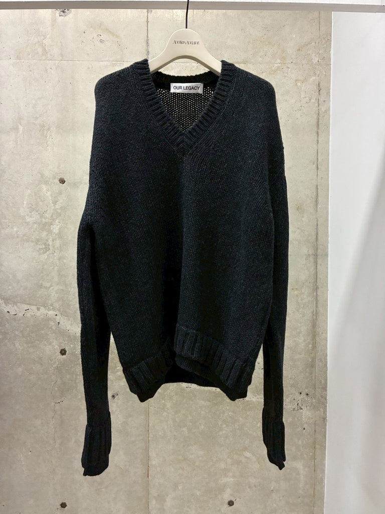 FALSE V-NECK CHARCOAL GRAY