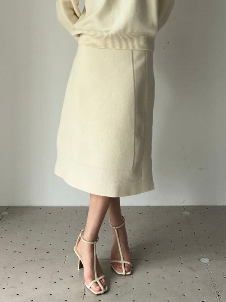 SKIRT W/ PADDED DETAILS IVORY