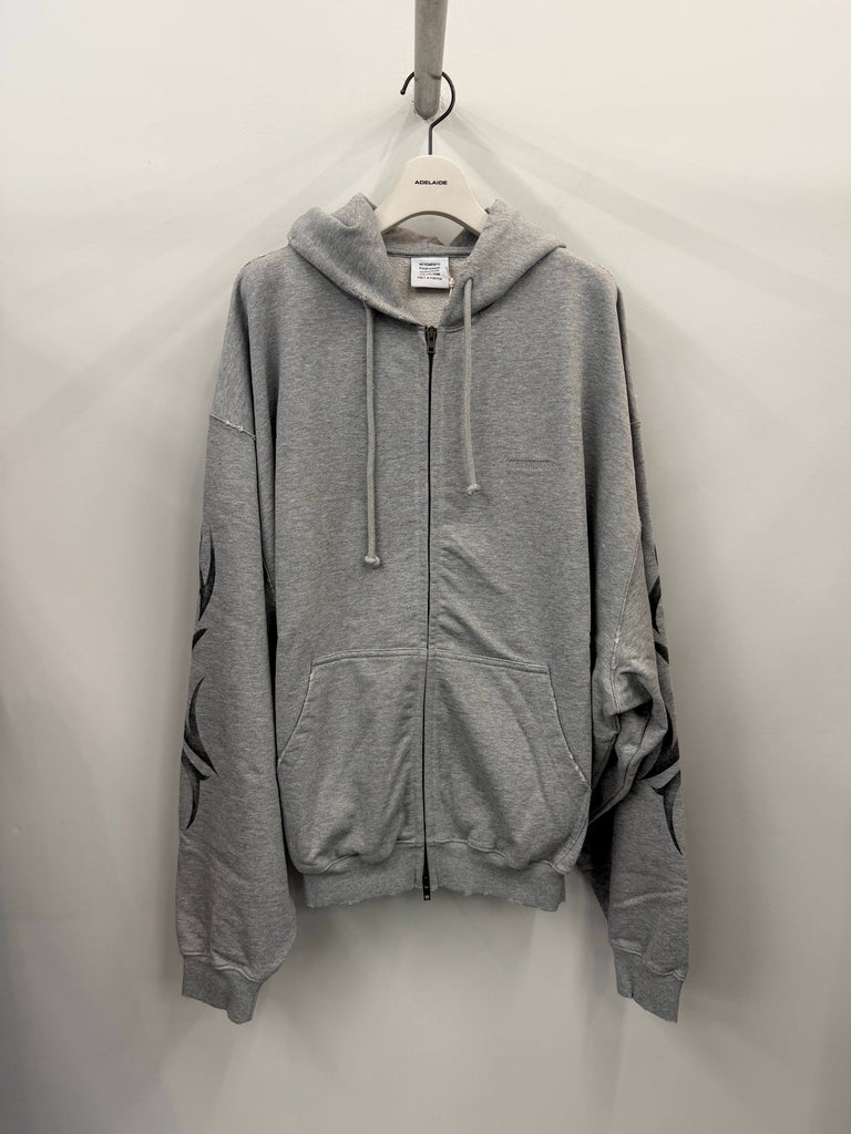 【MH27ZU151G】GREFFITTI TRIBAL ZIP-UP HOODIE GREY