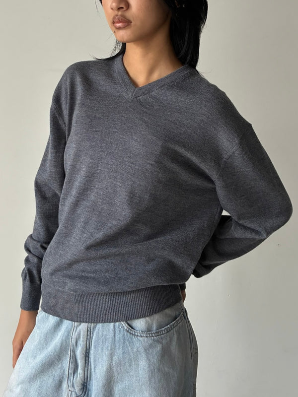 V-NECK SWEATER GREY