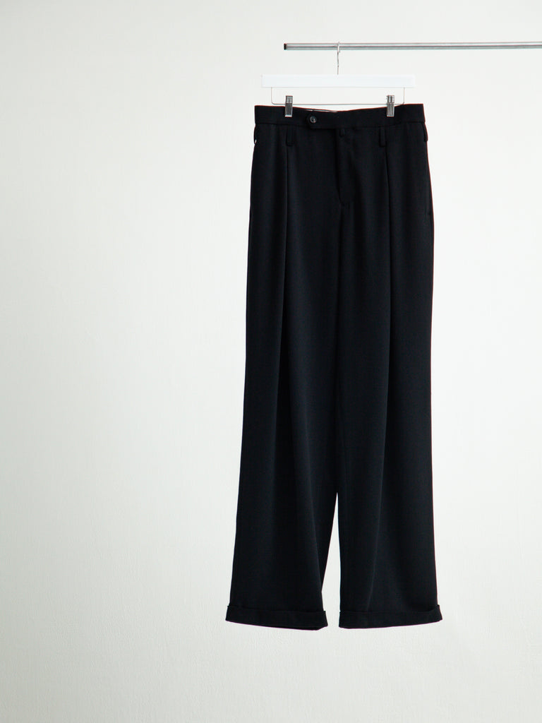 【S26AW18PT-W】DOUBLE INVERTED TUCK TROUSERS BLACK