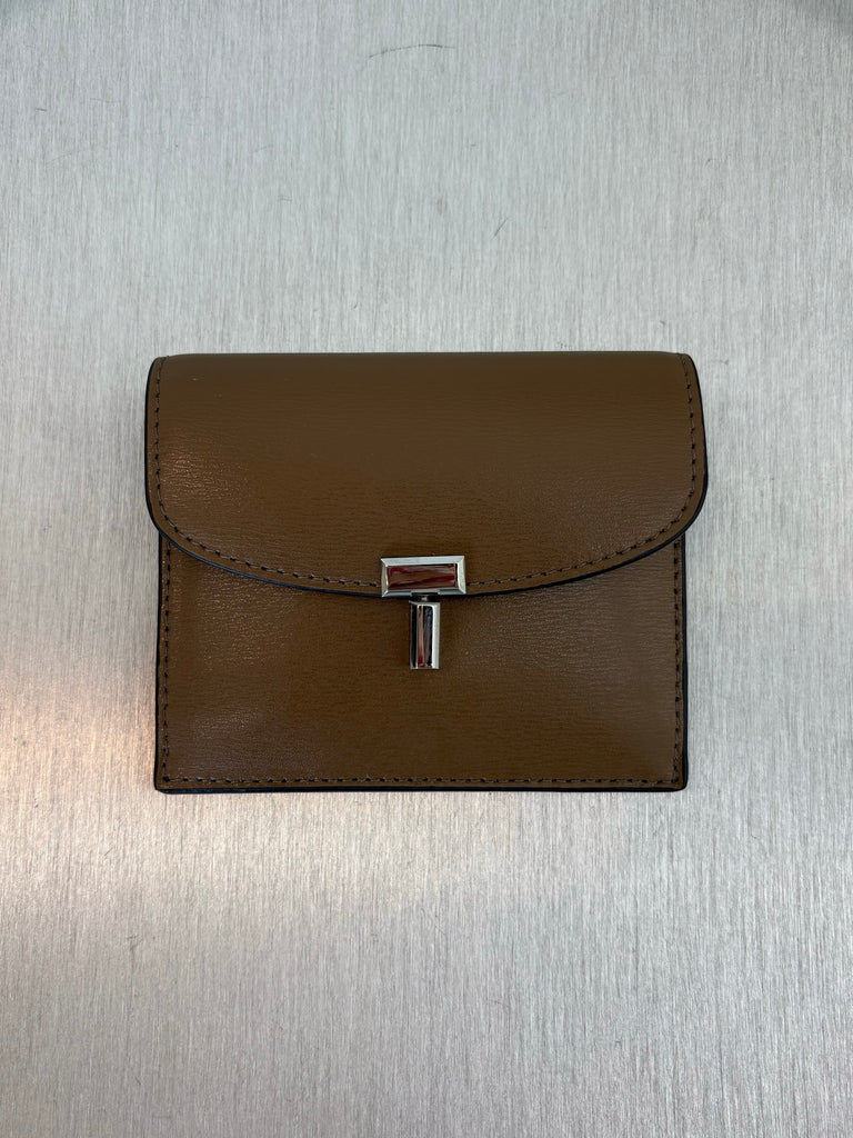 【251-WAM0042-LE0025-379】T-lock Lizard-embossed Cardholder BEIGE