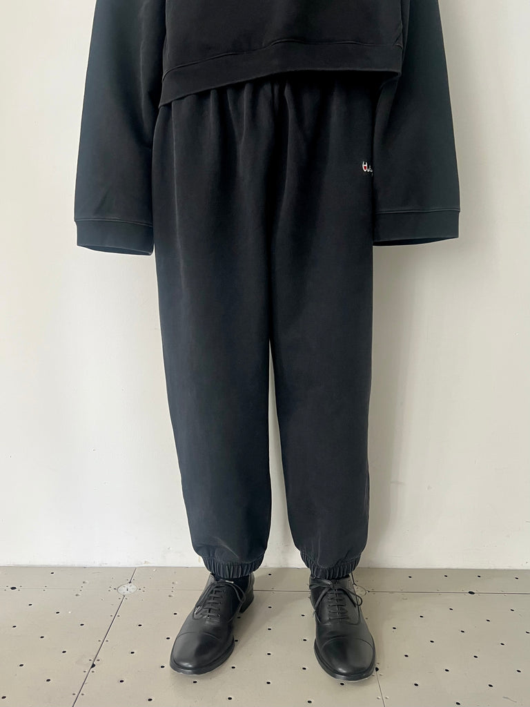 【MH27SP228B】ATHLETIC LOGO ELASTIC SWEATPANTS BLACK