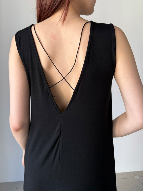 V-BACK FLARED DRESS BLACK