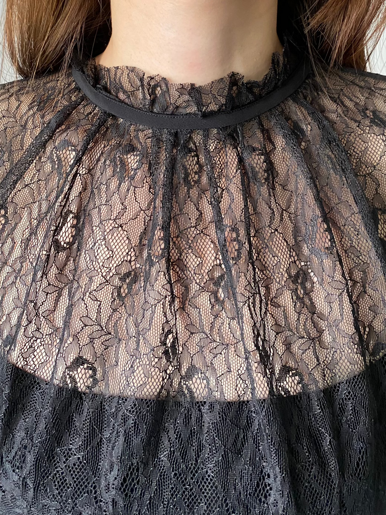 LACE SHEER TOP BLACK