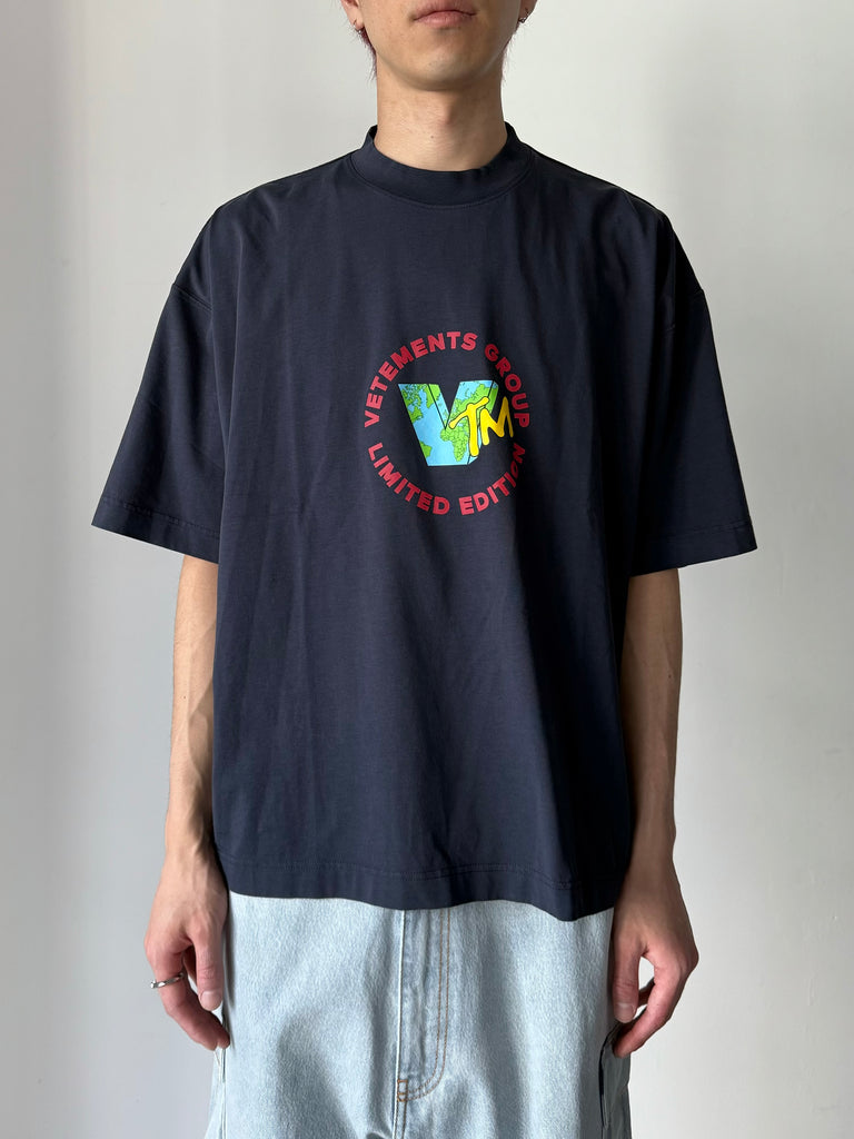 VETEMENTS VTM WORLD CROPPED BOXY T-SHIRT NAVY ヴェトモン