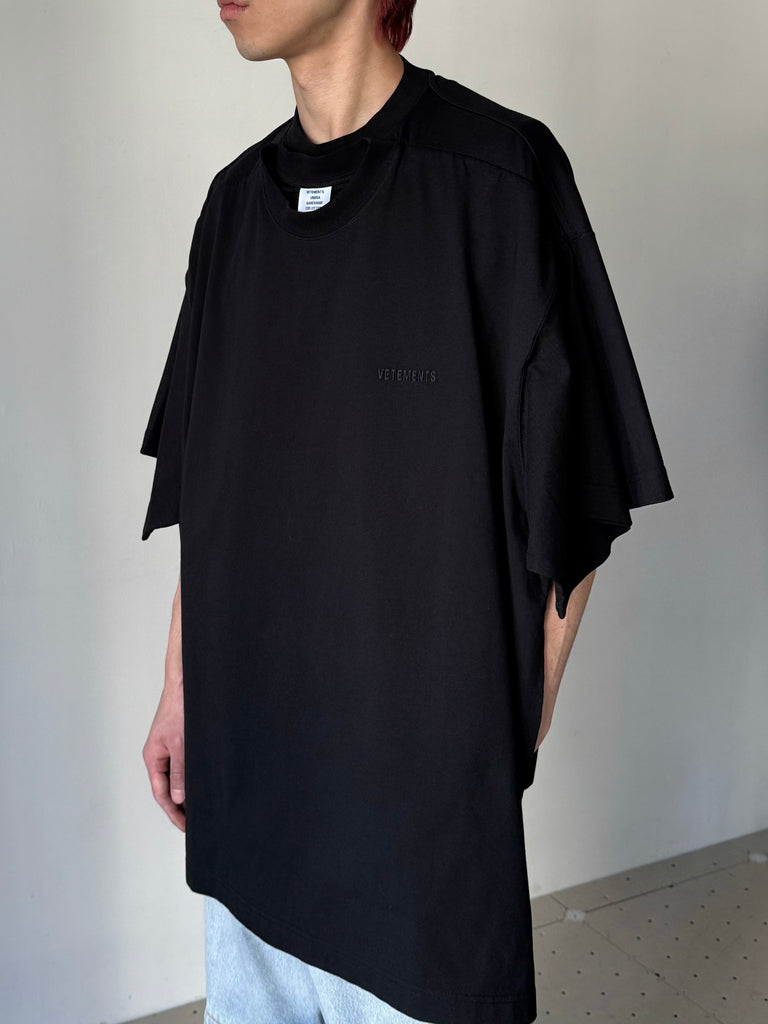 【VETEMENTS】ブラック Merged Double オーバーサイズ Tシャツ VETEMENTS MERGED DOUBLE OVERSIZED T-SHIRT BLACK ヴェトモン