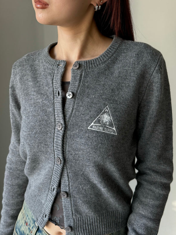 CLEAN WOOL KNIT FITTED CARDIGAN GREY