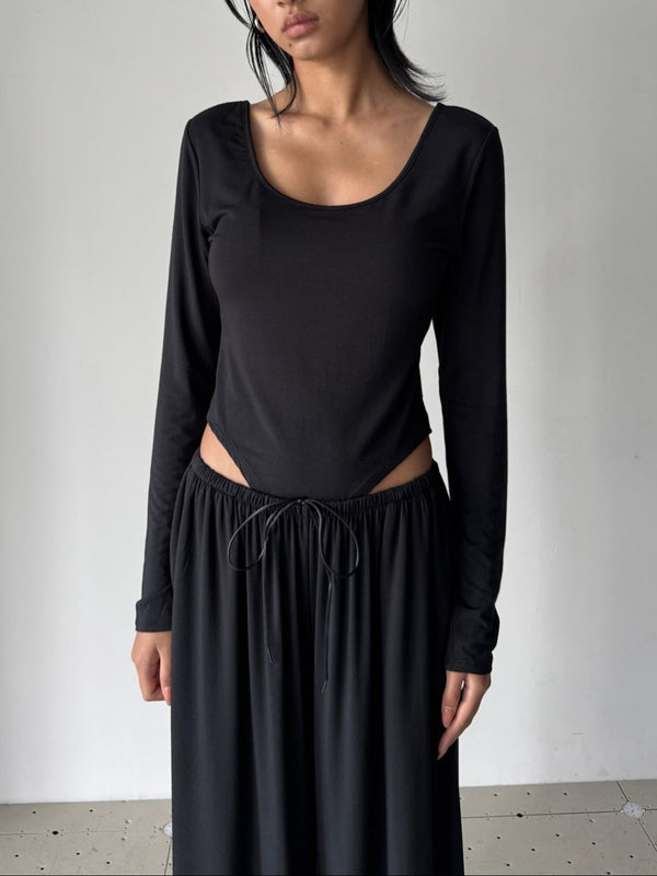 SCOOP-NECK BODYSUIT BLACK